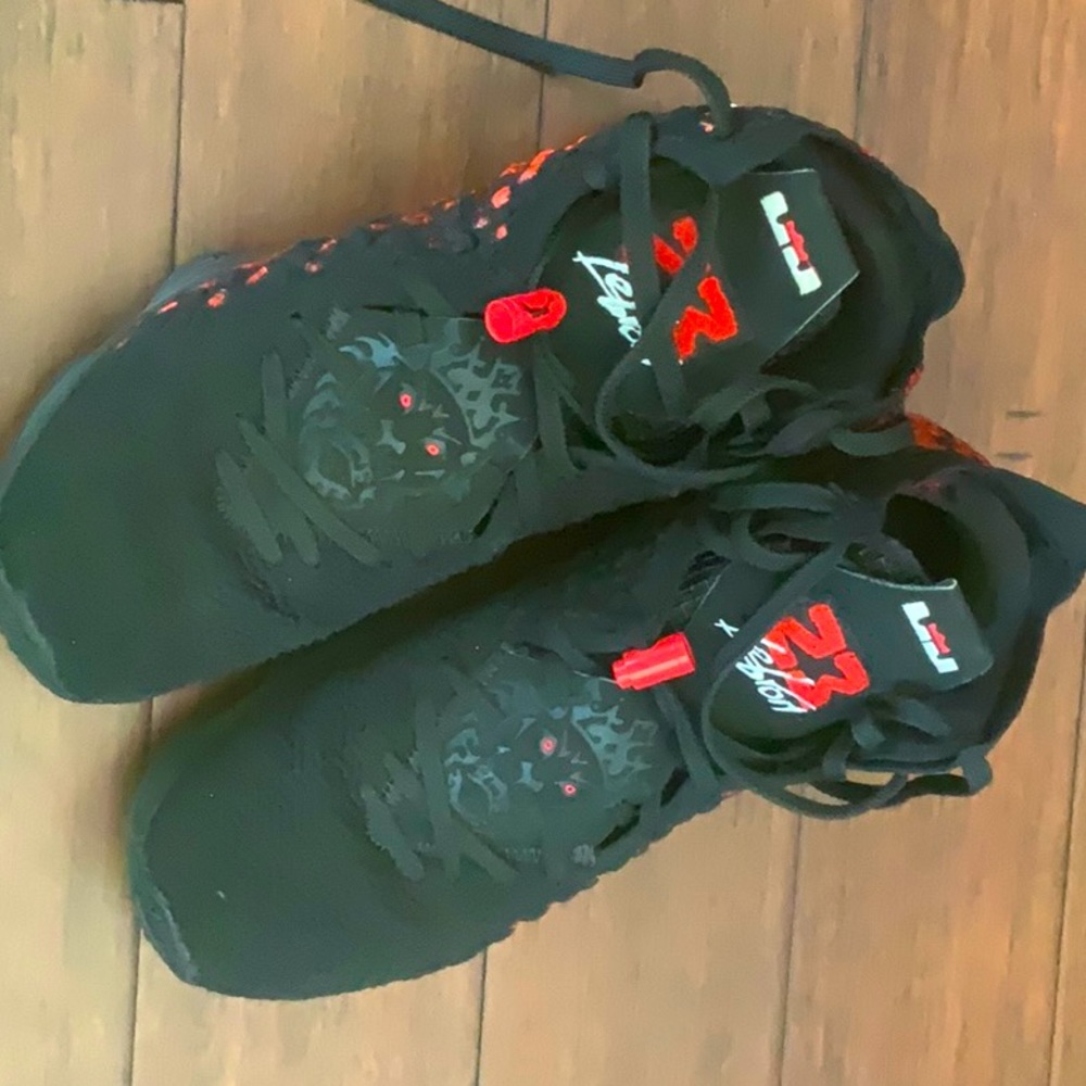 Lebron 17 sneakers